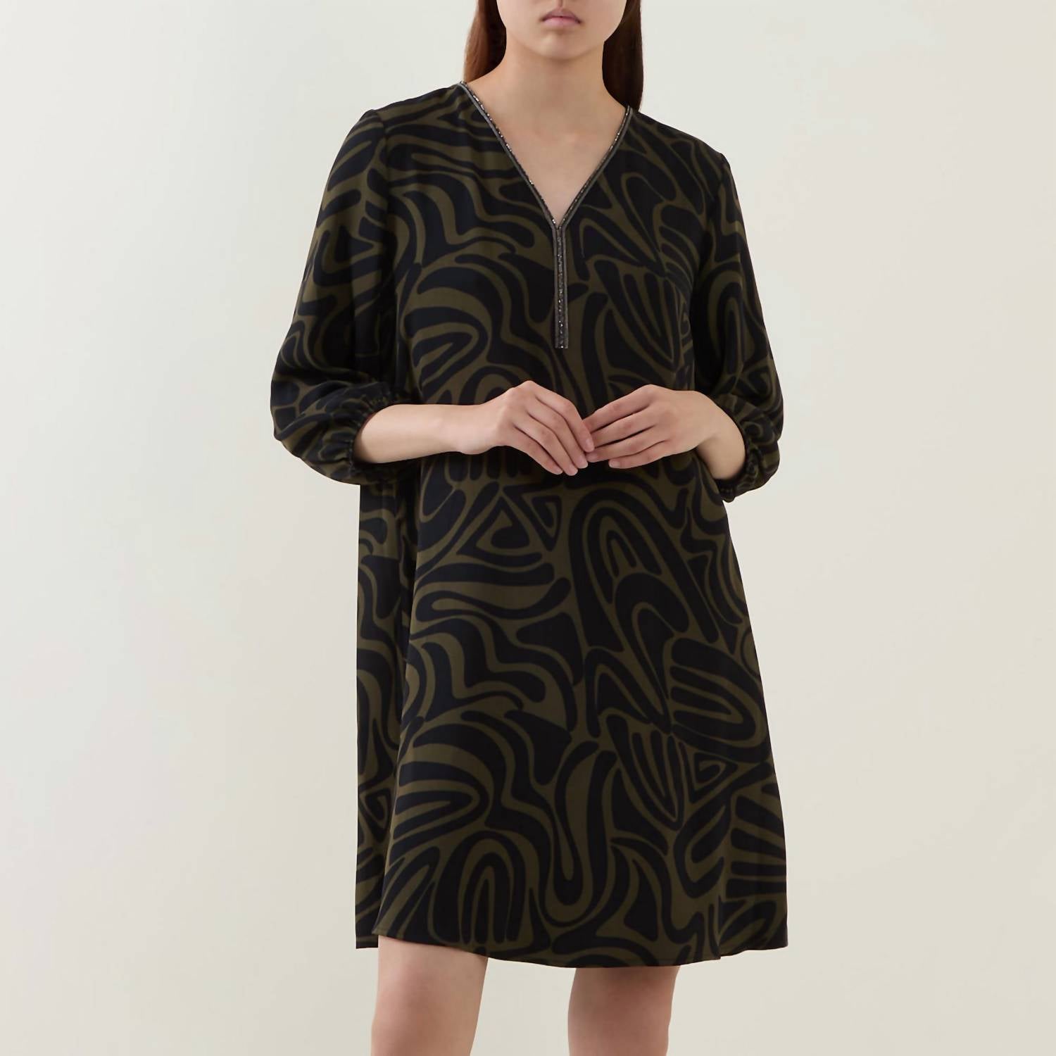 Vestido corto con estampado color negro y verde