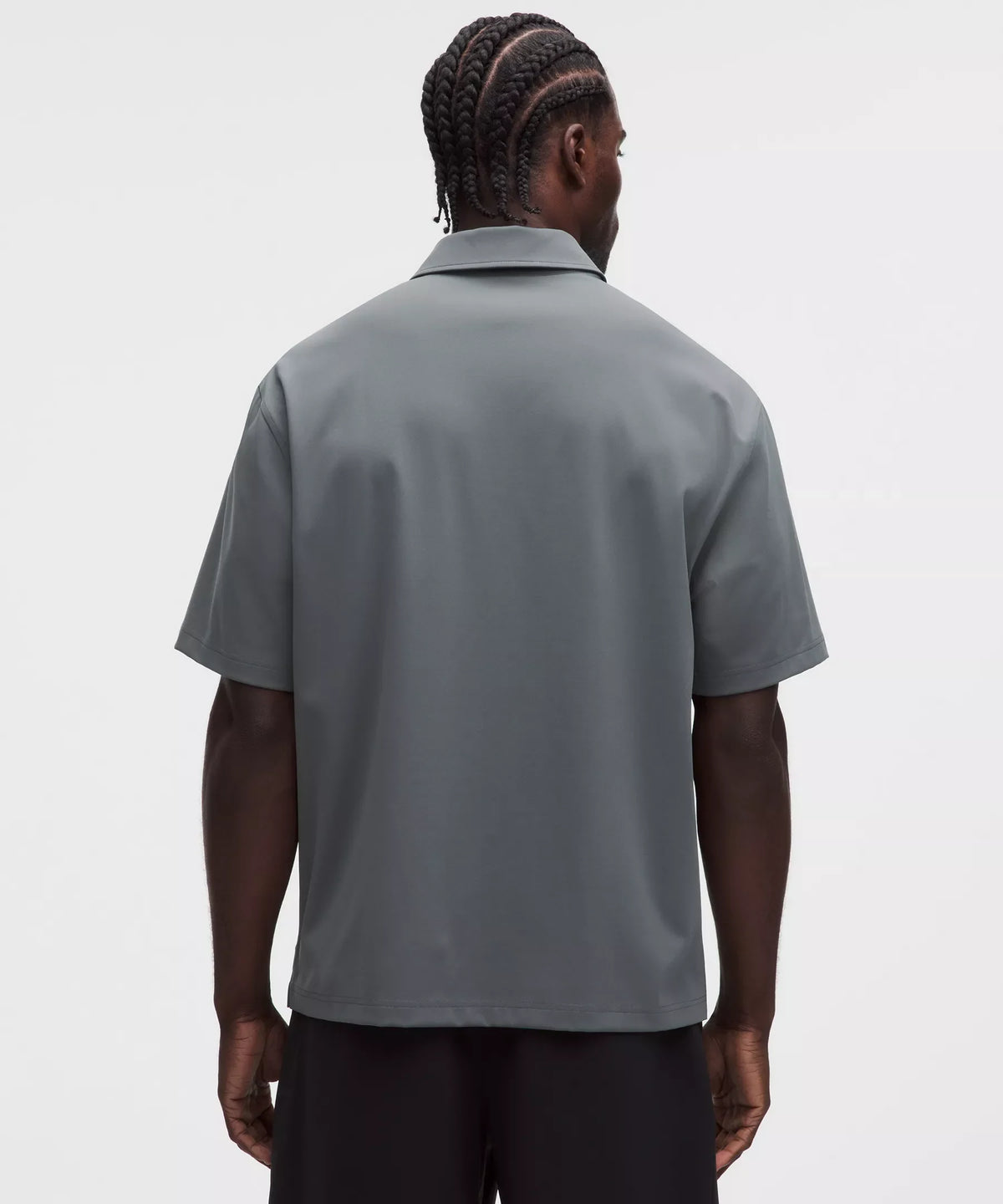Polo de corte amplio