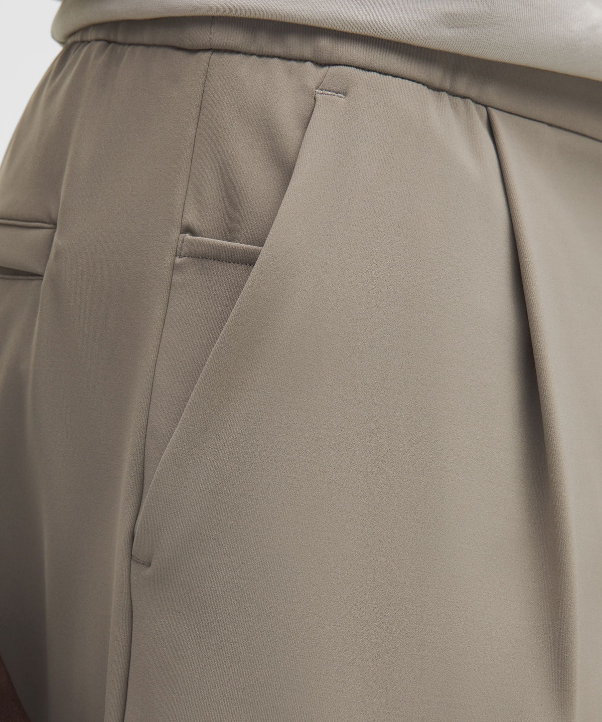 Pantalón de hombre de corte amplio con pliegues
