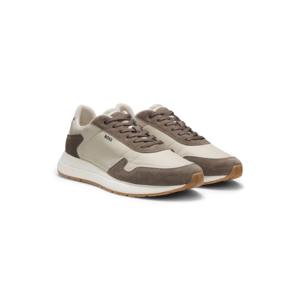 Tenis de gamuza con cordones