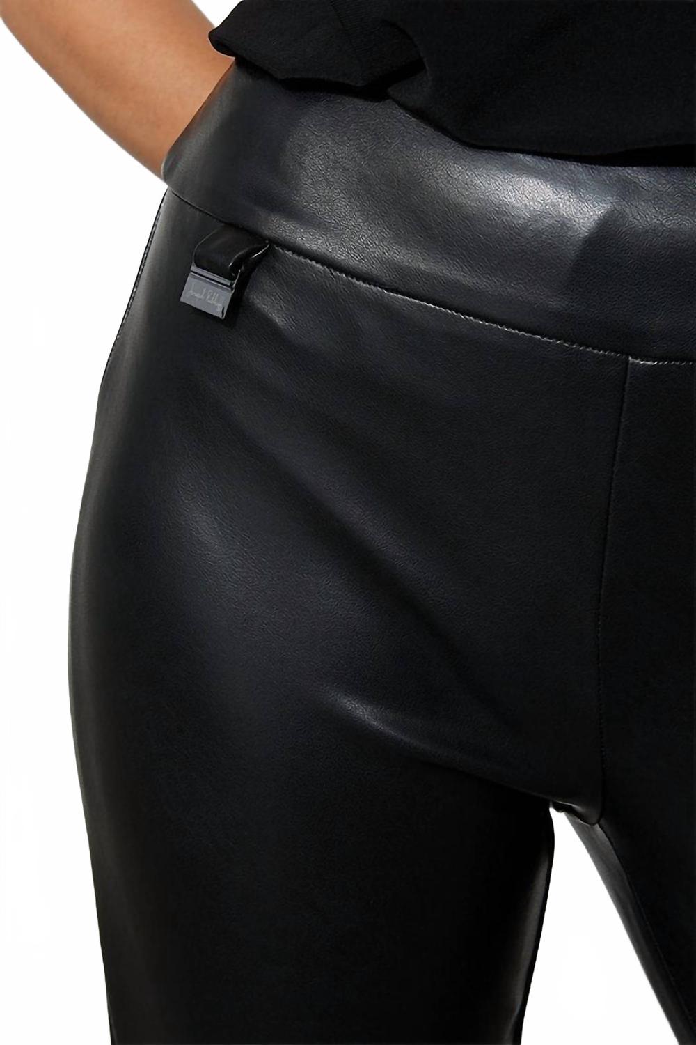 Pantalón de efecto cuero color negro