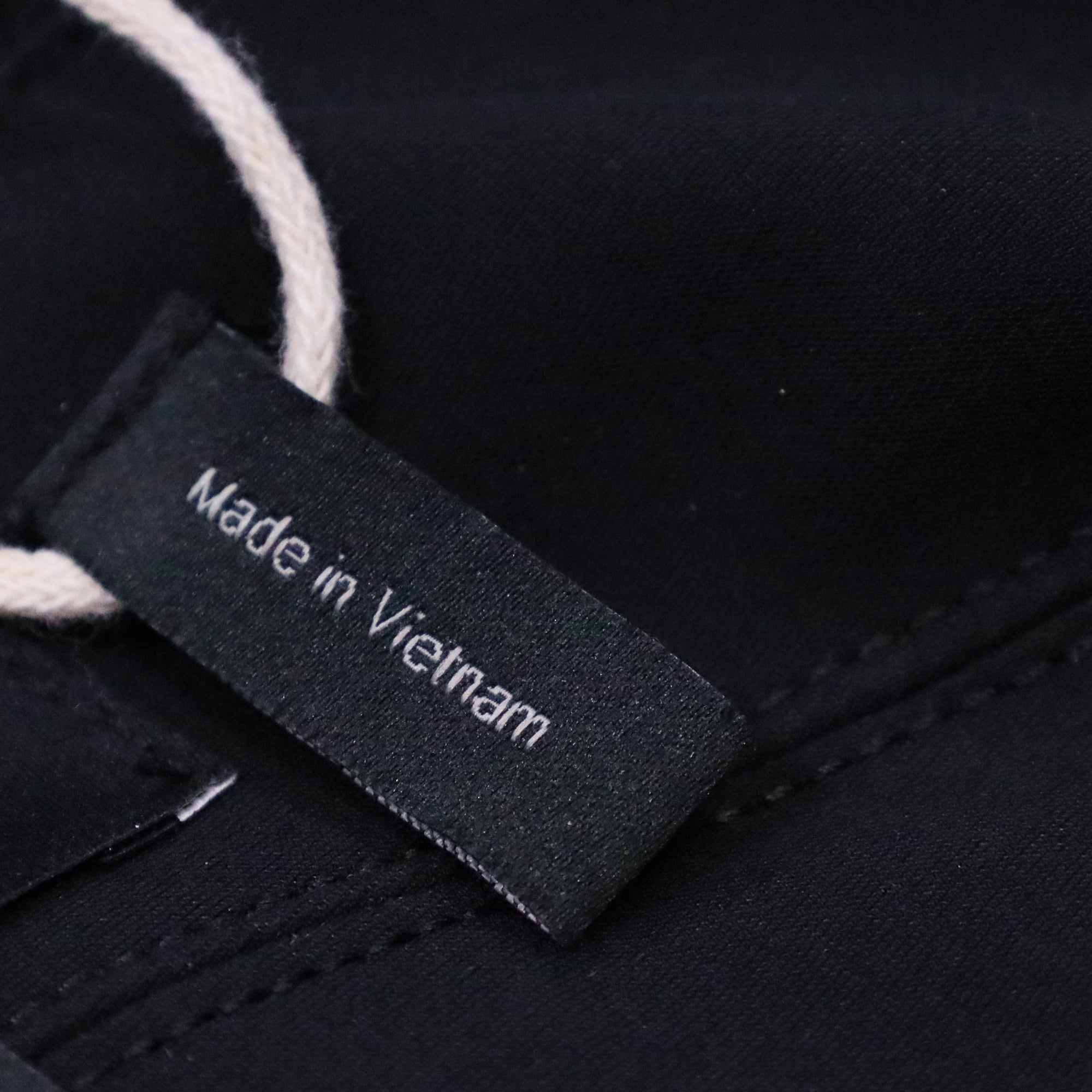 Top sin mangas color negro