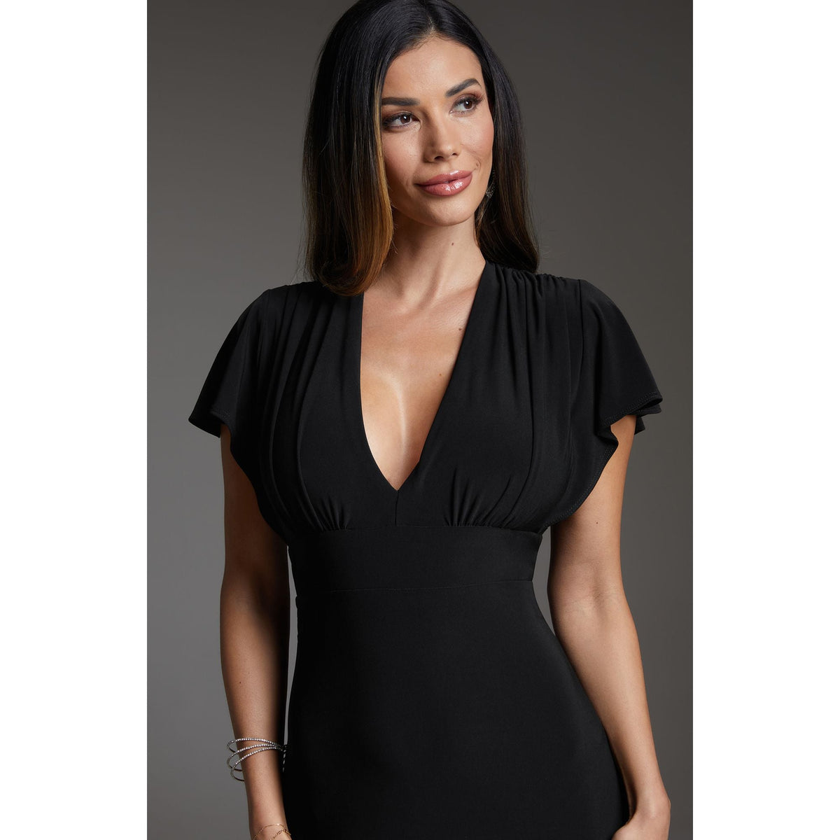 Vestido de mujer largo con cuello en V