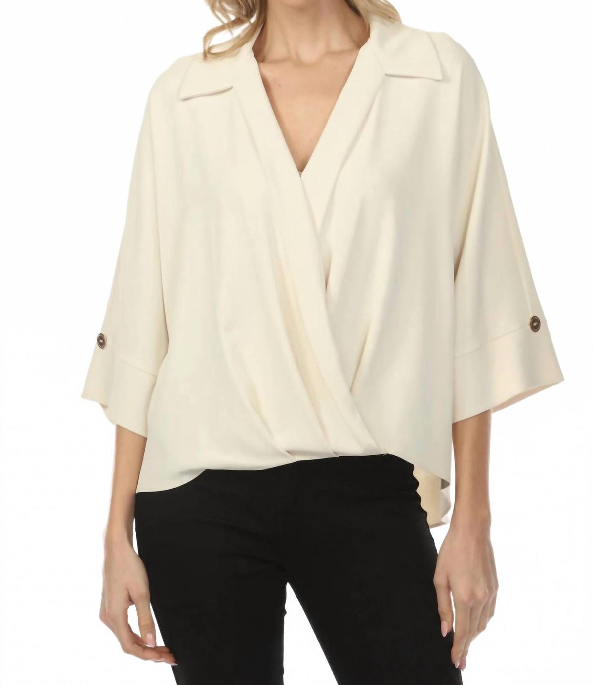 Blusa con cuello en V de corte amplio