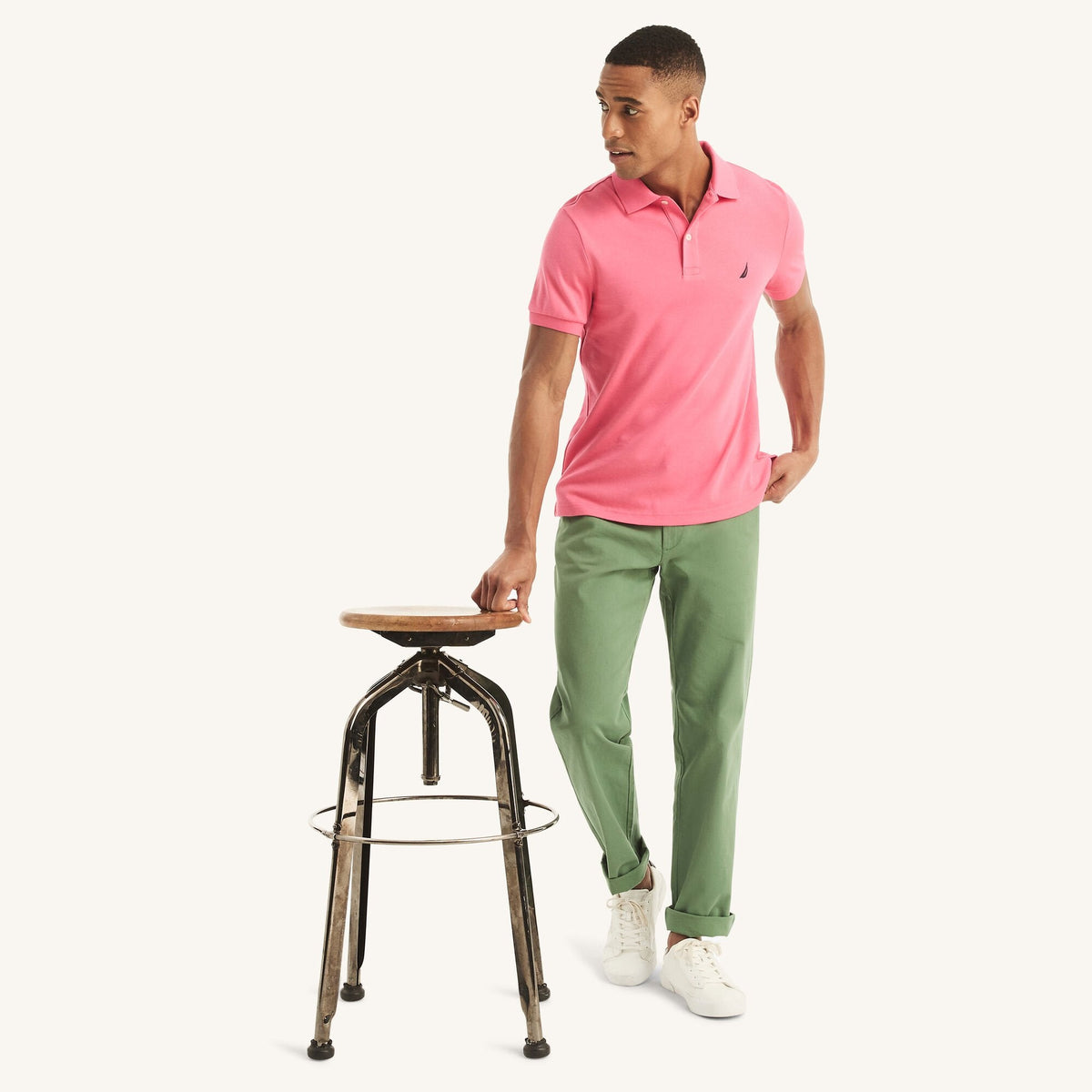 Polo de corte ajustado