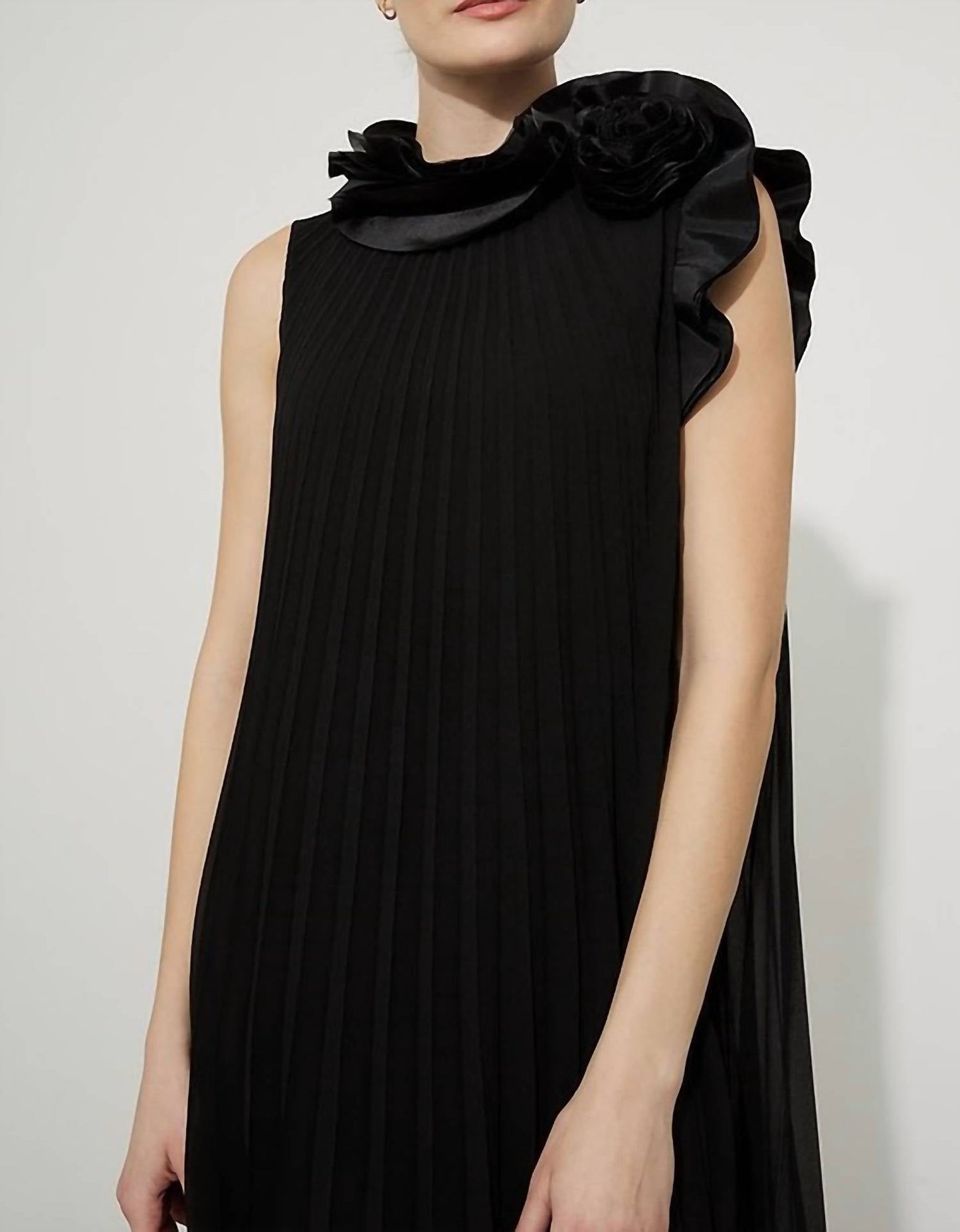 Vestido con pliegues color negro