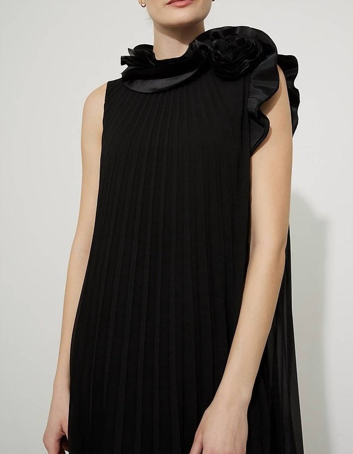 Vestido con pliegues color negro