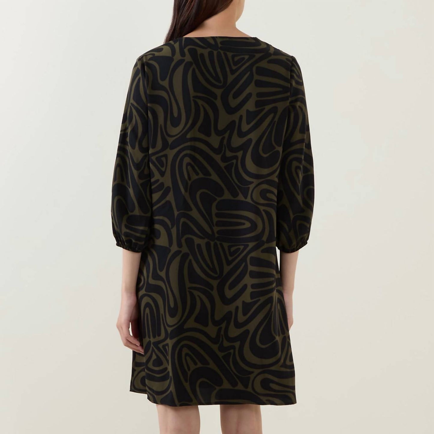 Vestido corto con estampado color negro y verde