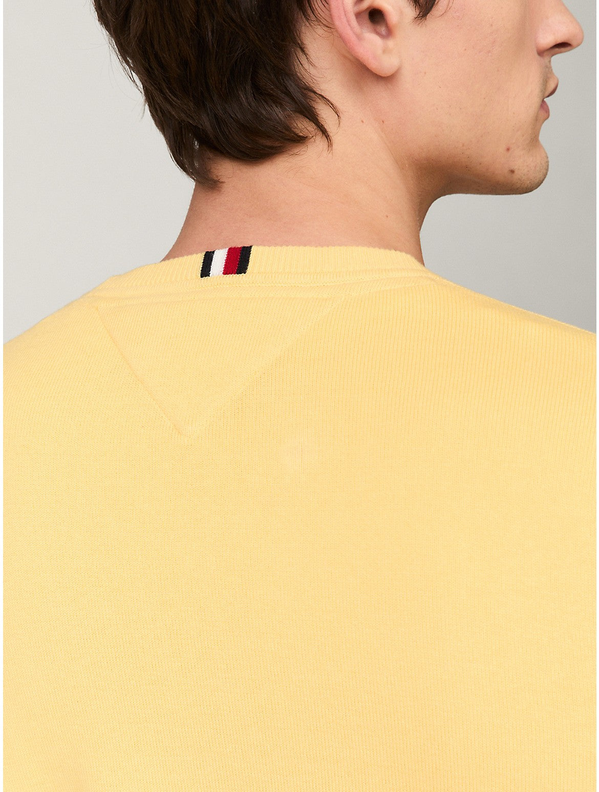 Suéter de hombre con cuello redondo