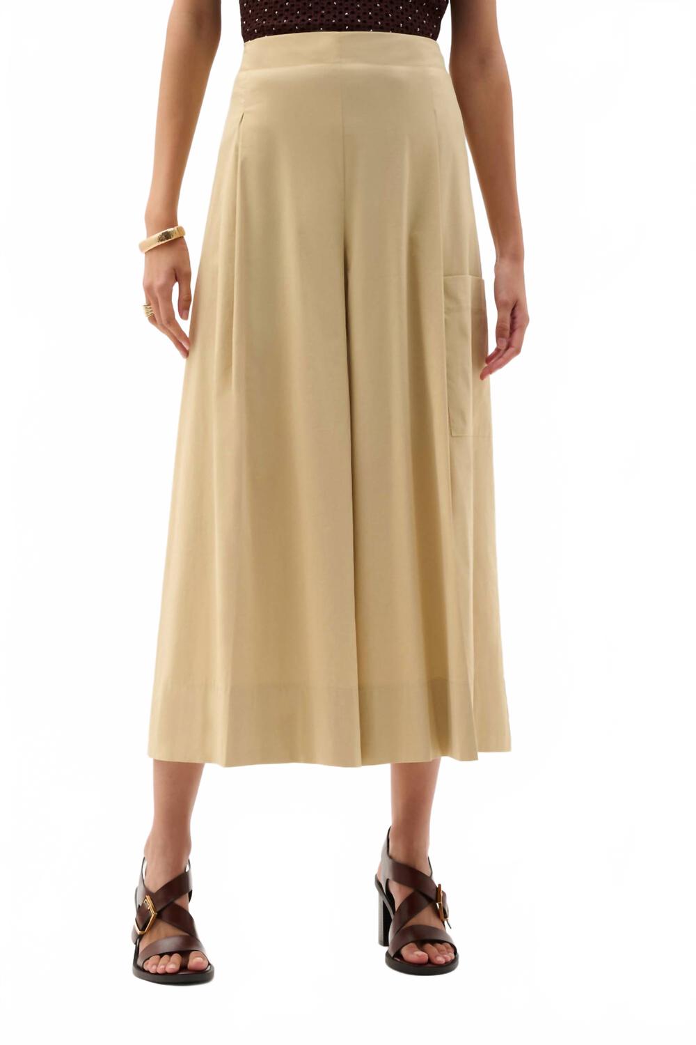 Pantalón de pierna ancha color beige