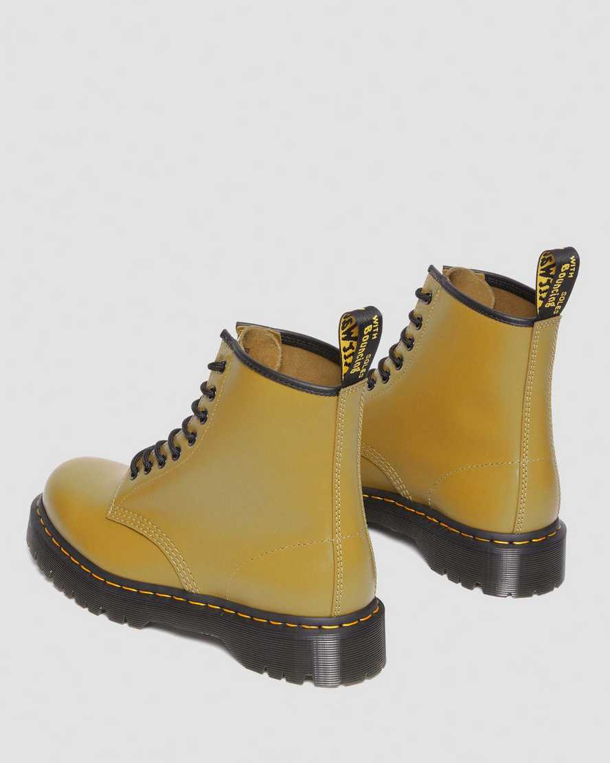 Botas de cuero con cordones