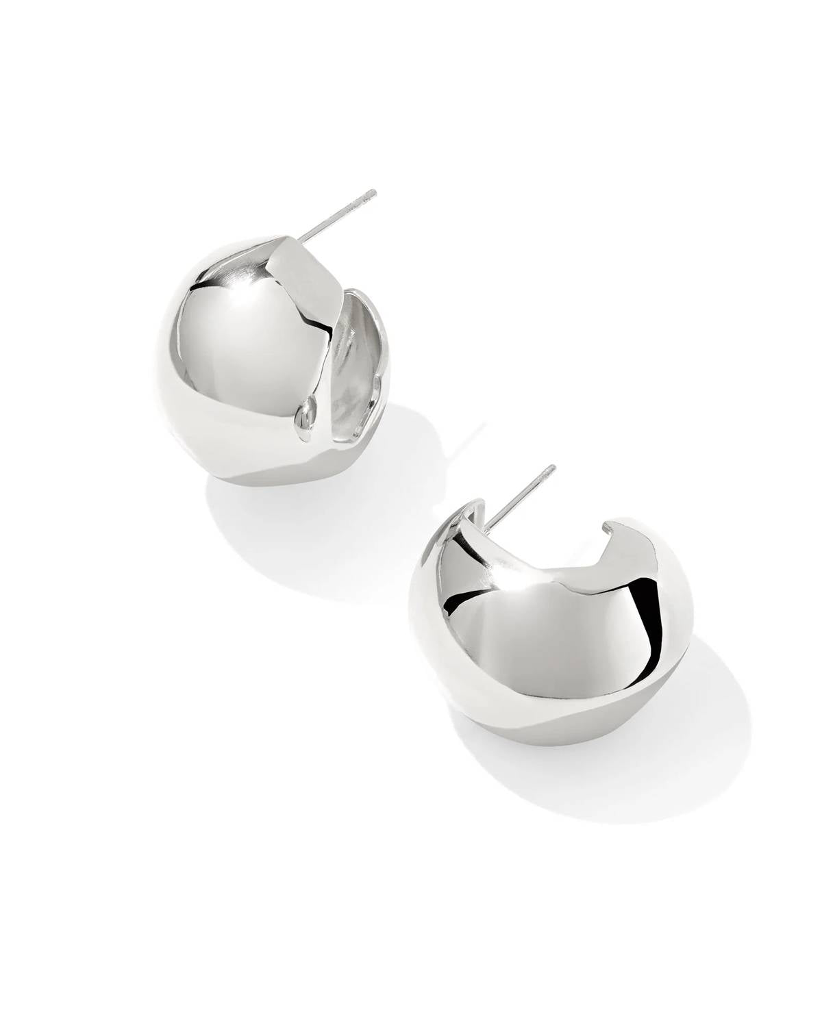 Aretes de mujer color plateado