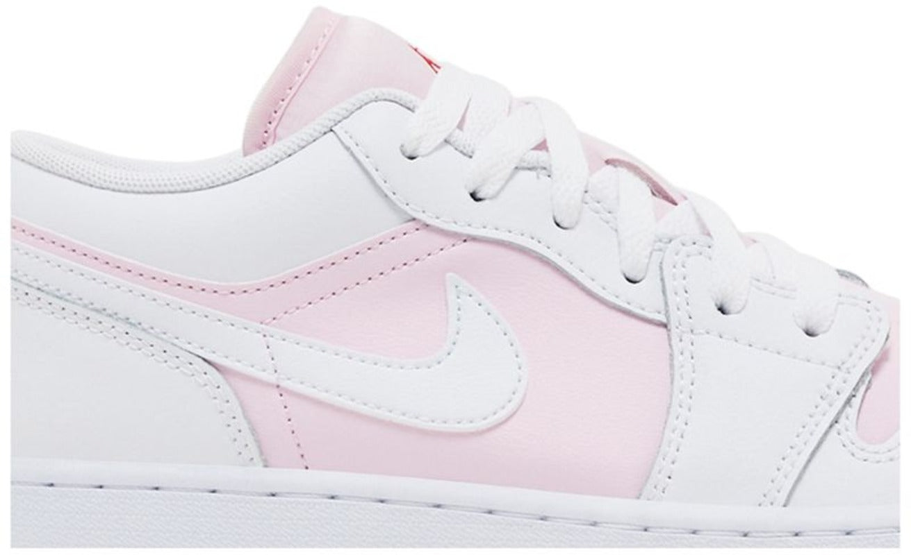 Calzado de mujer color blanco y rosado y rojo