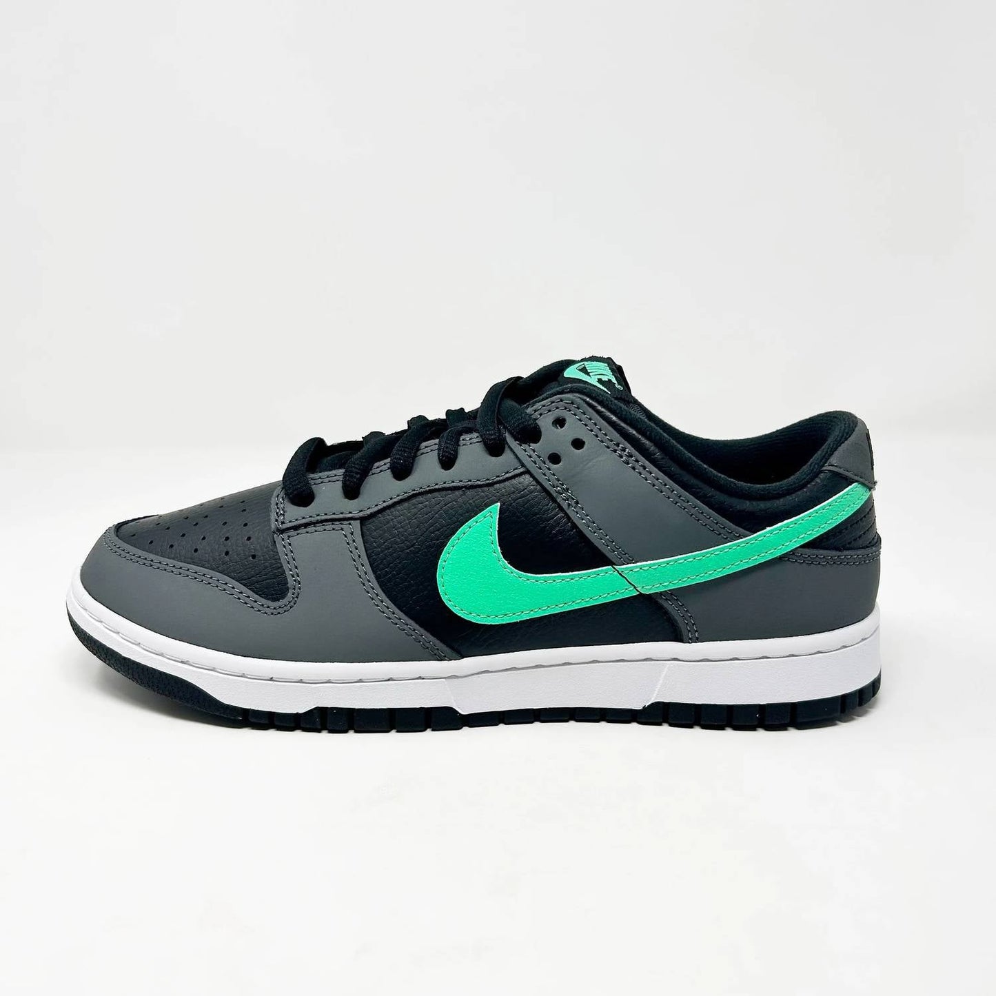 Tenis de hombre color gris