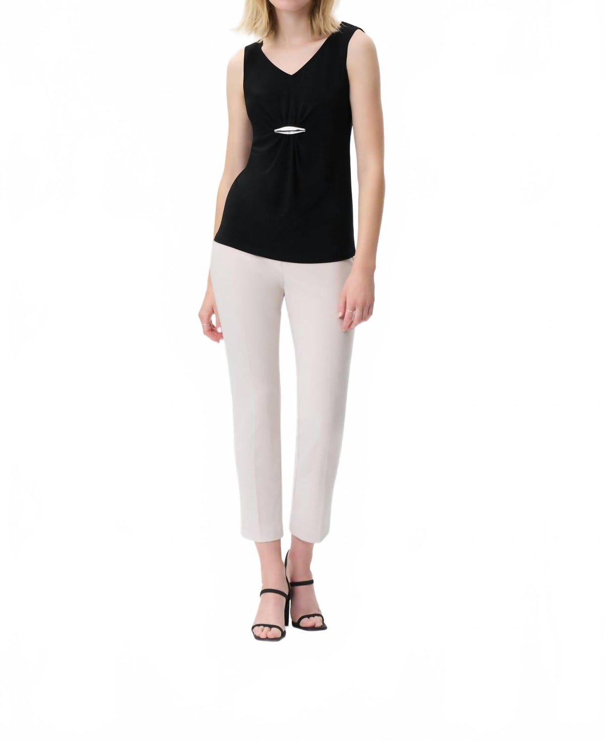 Top con cuello en V color negro
