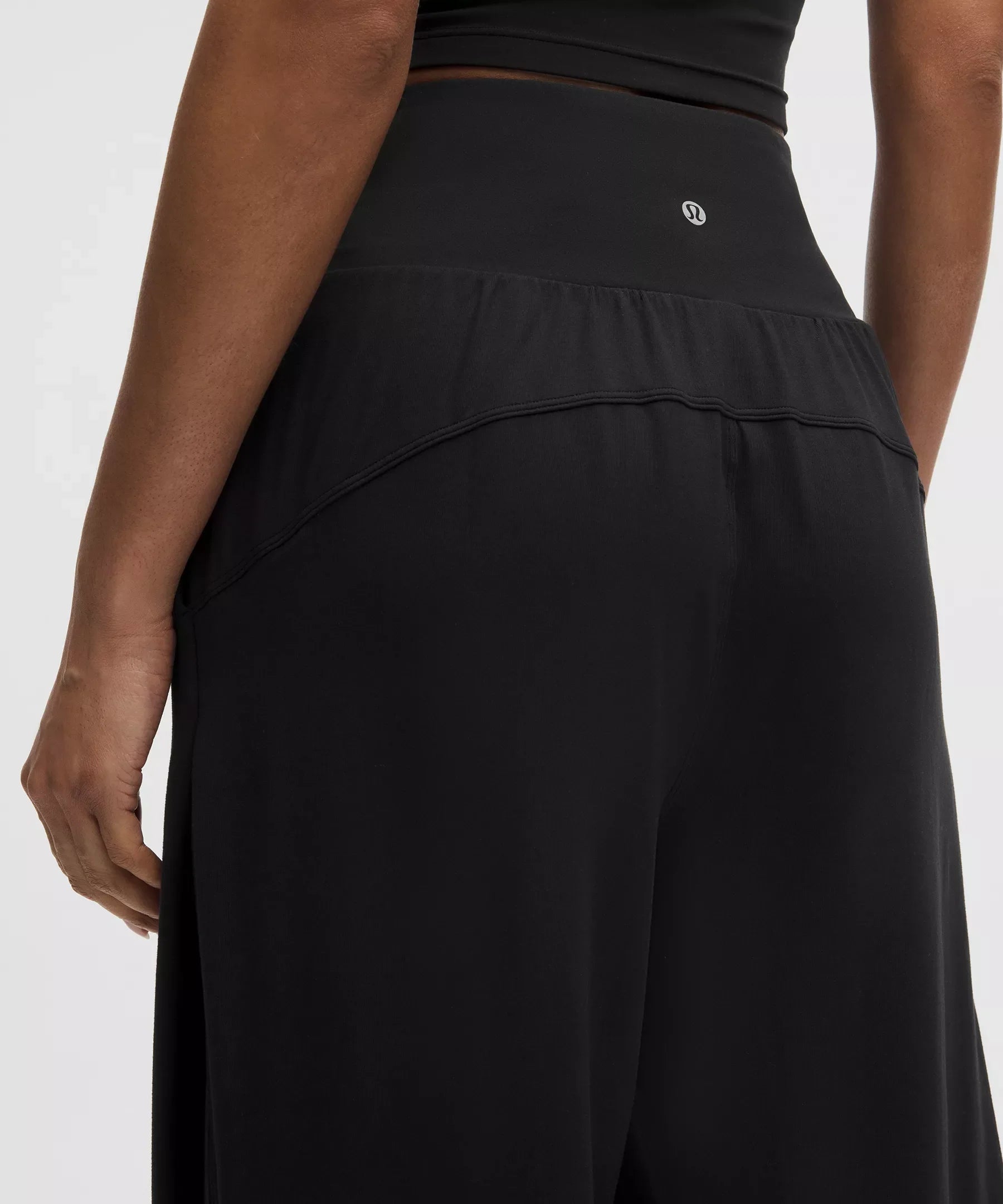 Pantalón deportivo de corte amplio de tiro alto