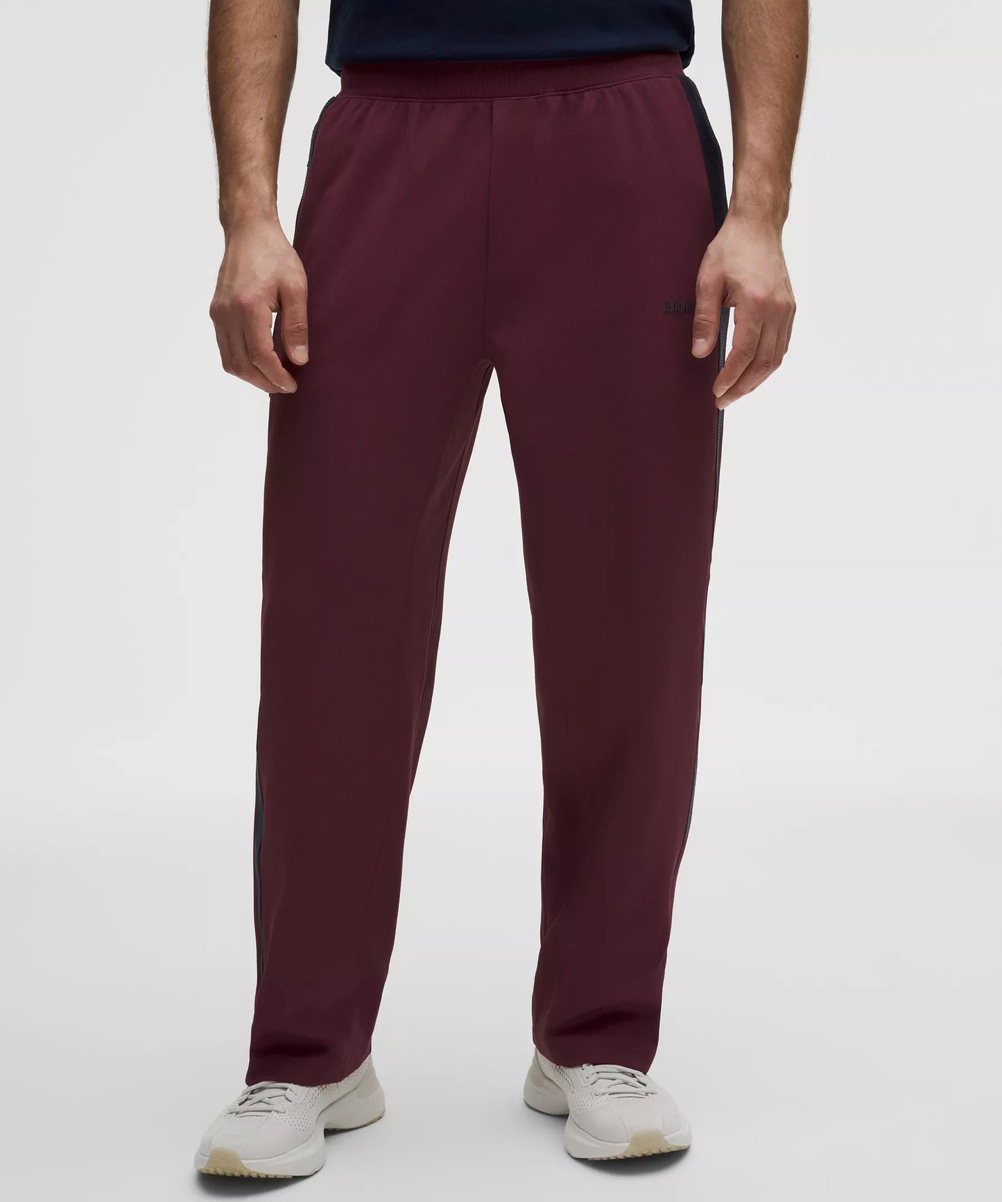 Pantalón de corte amplio
