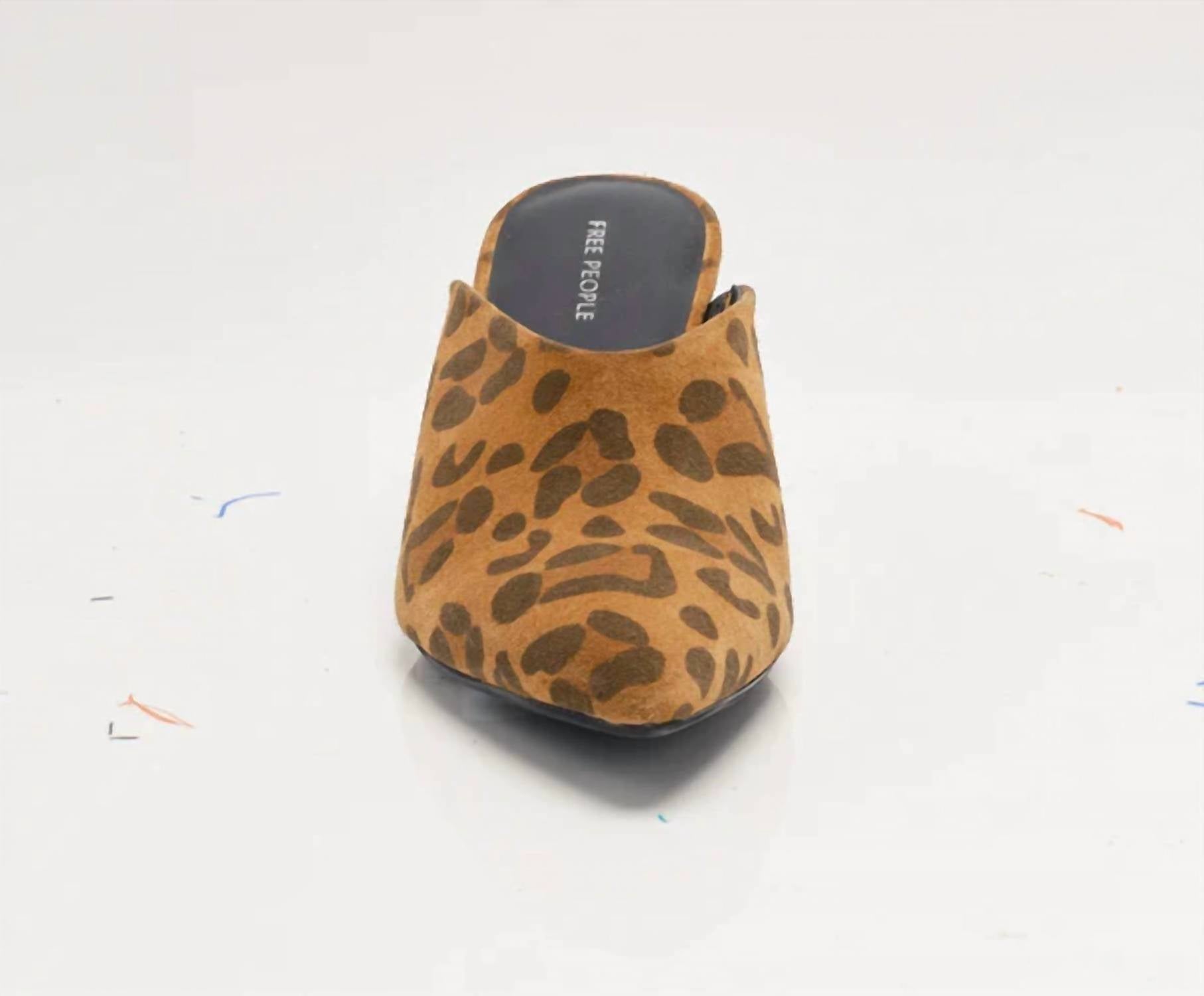 Zapatos destalonados de mujer con estampado animal