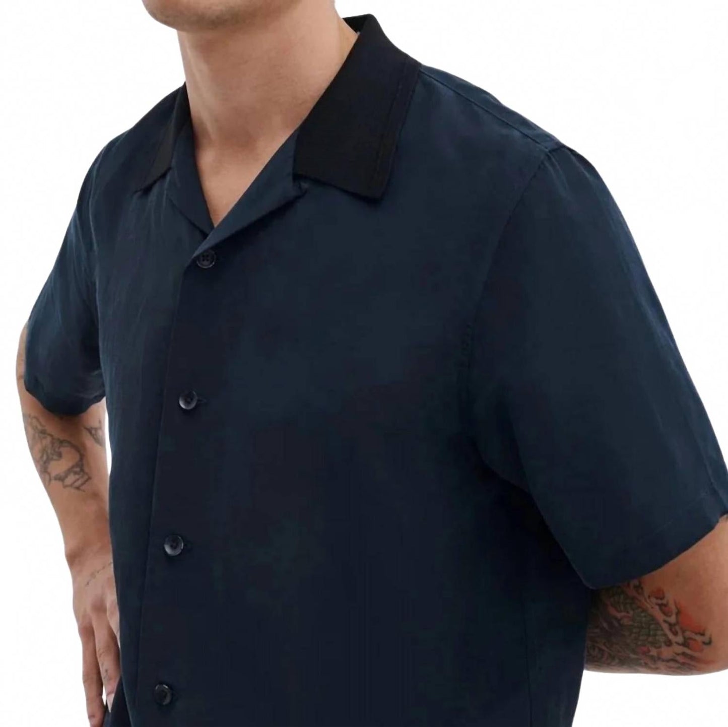 Camisa color azul marino