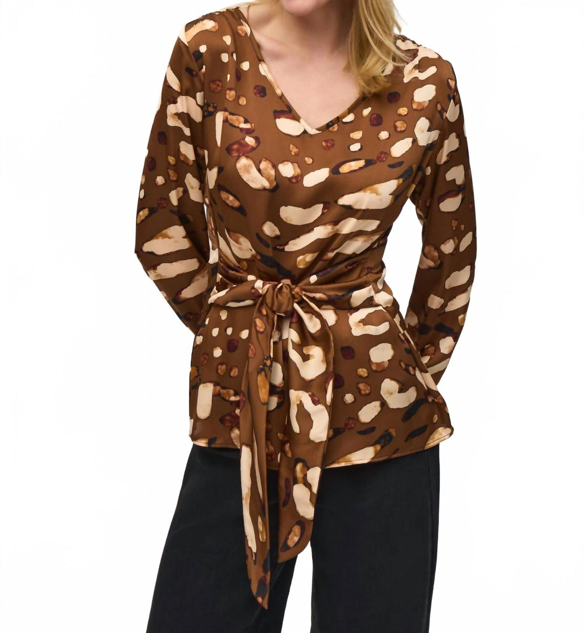 Top de satén con estampado animal color beige