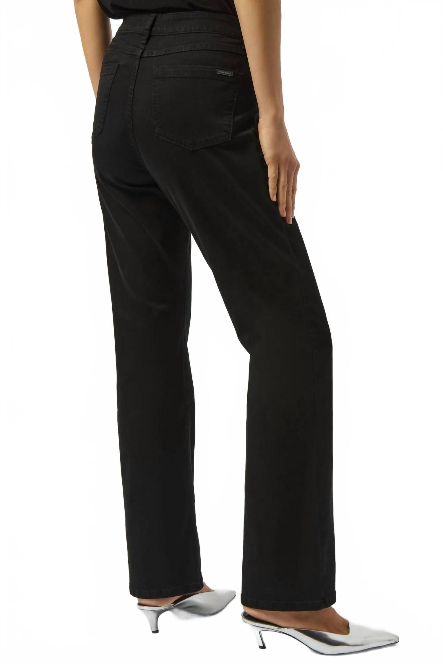 Jean color negro