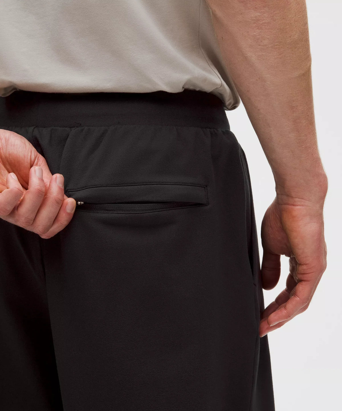 Pantalón deportivo de corte amplio