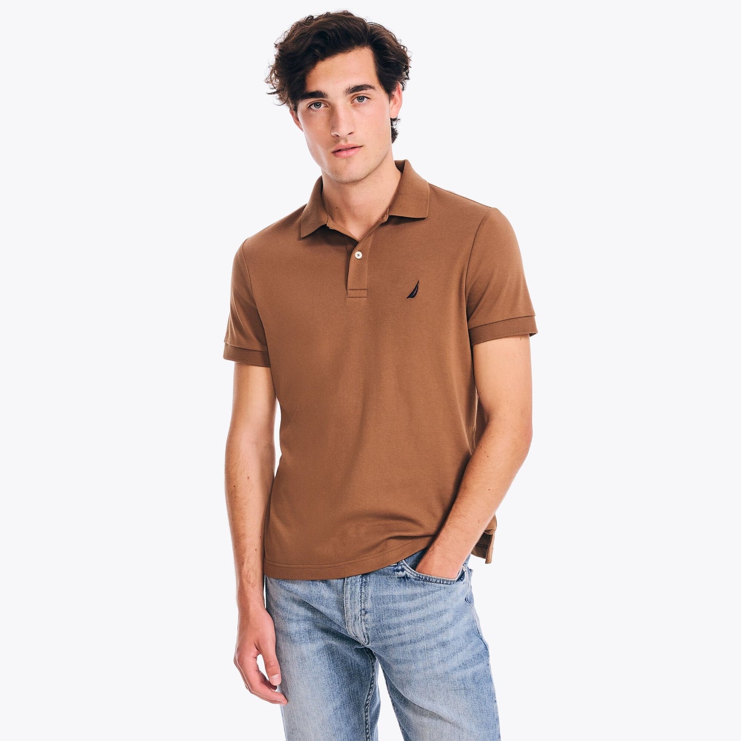 Polo de corte ajustado