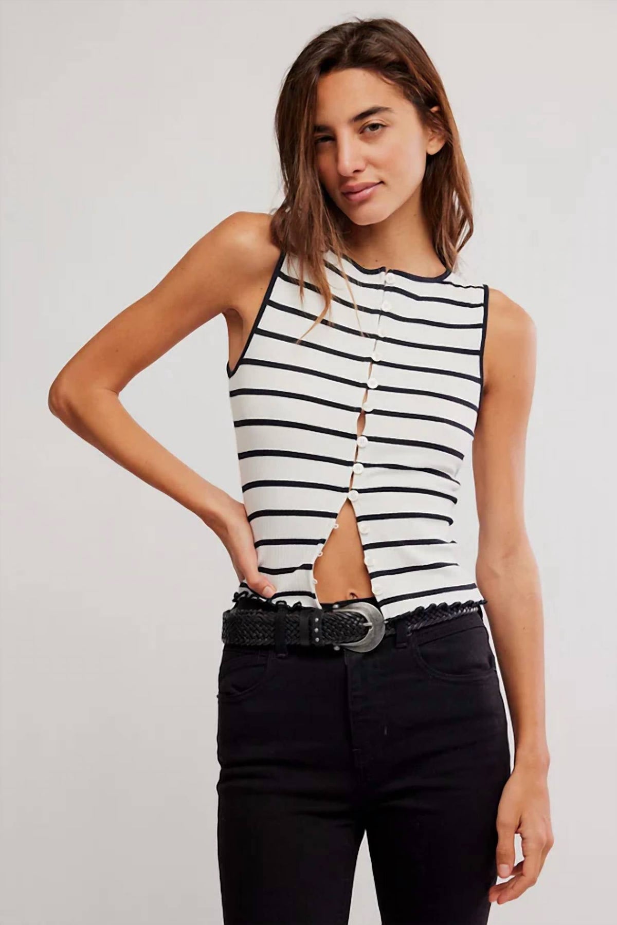 Camiseta sin mangas a rayas color negro y blanco