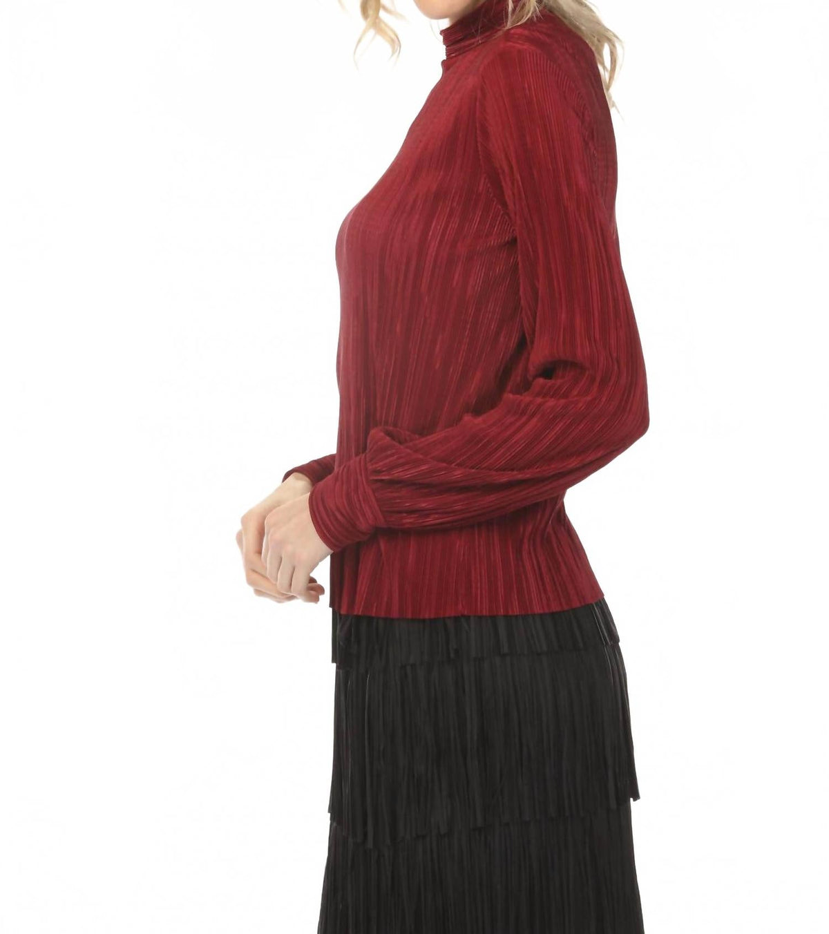 Top con cuello alto con pliegues color vinotinto