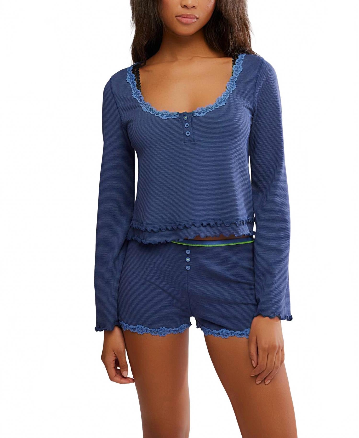 Conjunto de ropa color azul