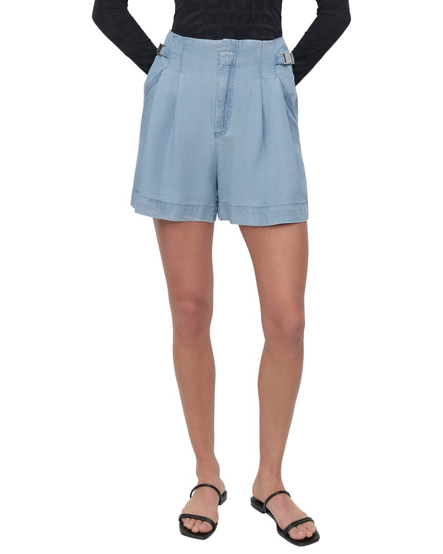 Short con pliegues