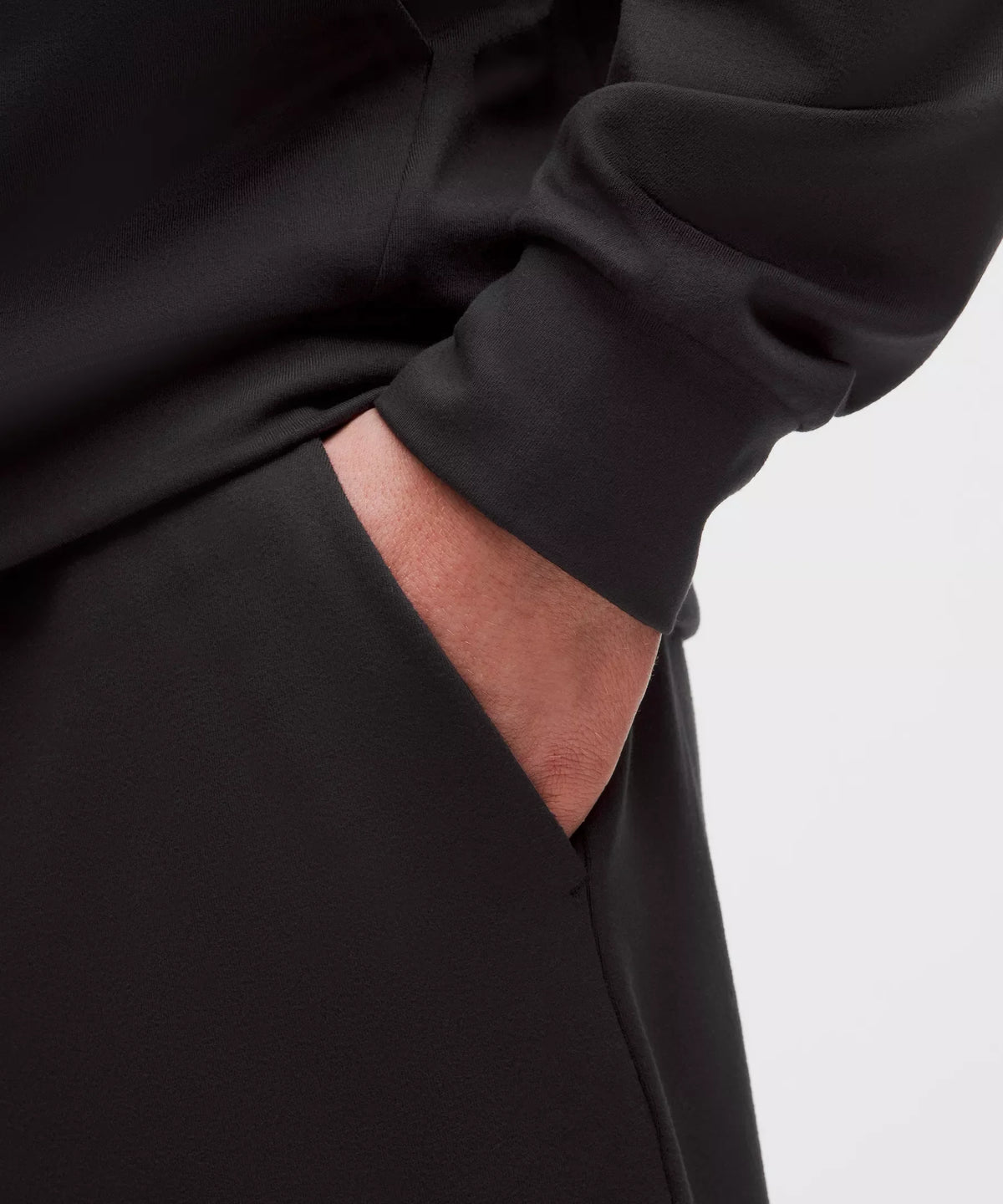 Pantalón deportivo de corte amplio
