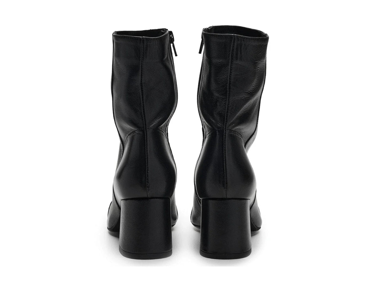 Botines de mujer de cuero color negro