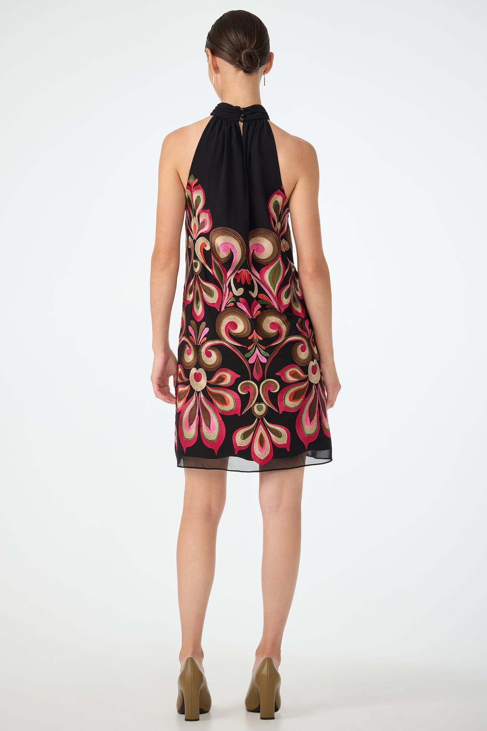 Vestido corto con bordado