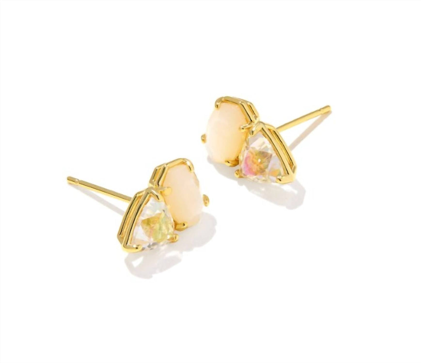Aretes de mujer color dorado