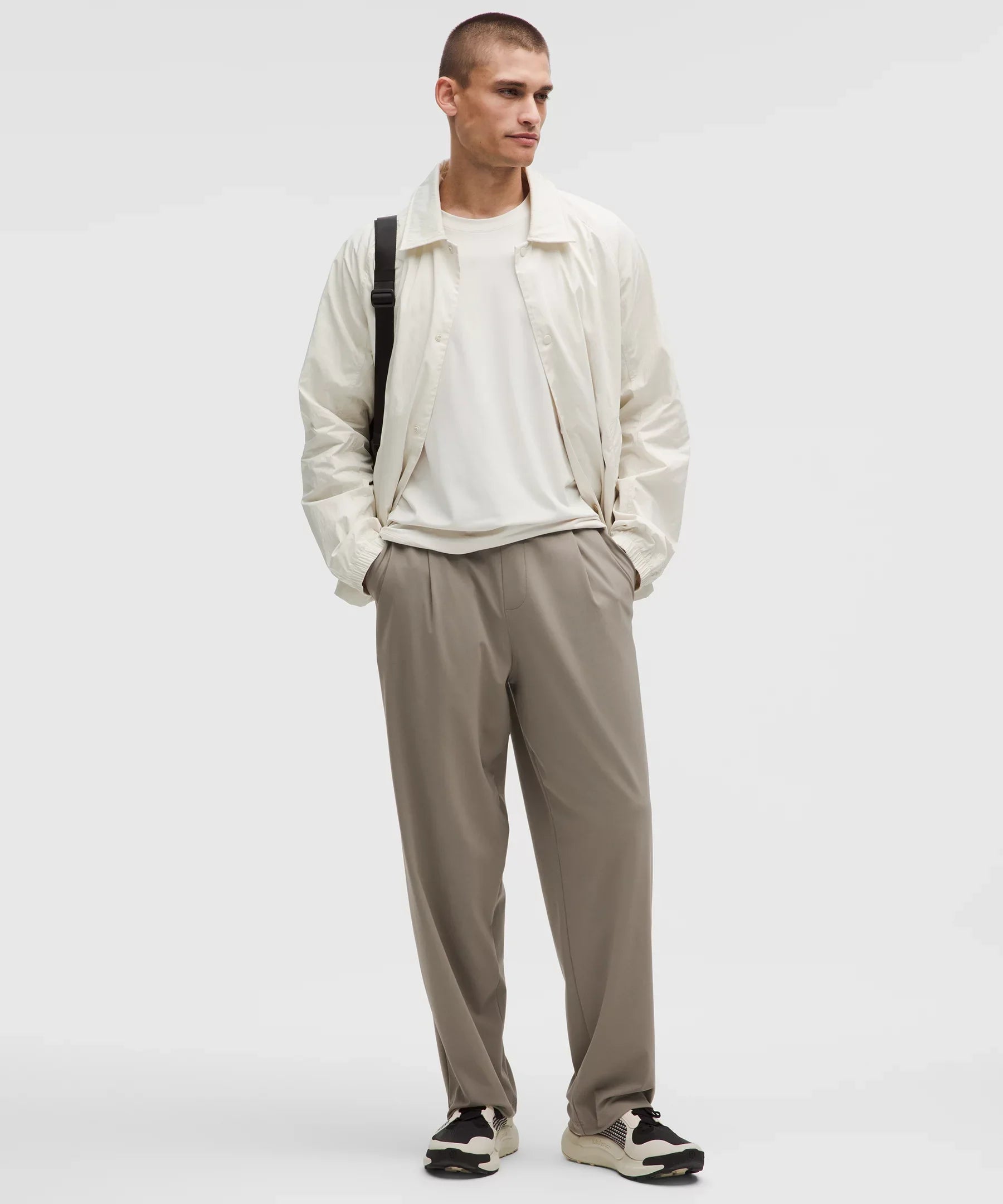 Pantalón de hombre de corte amplio con pliegues