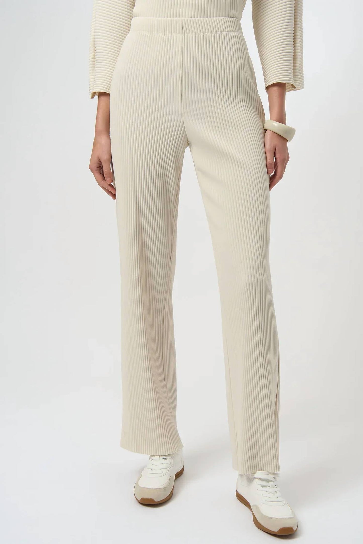 Pantalón de pierna ancha con pliegues