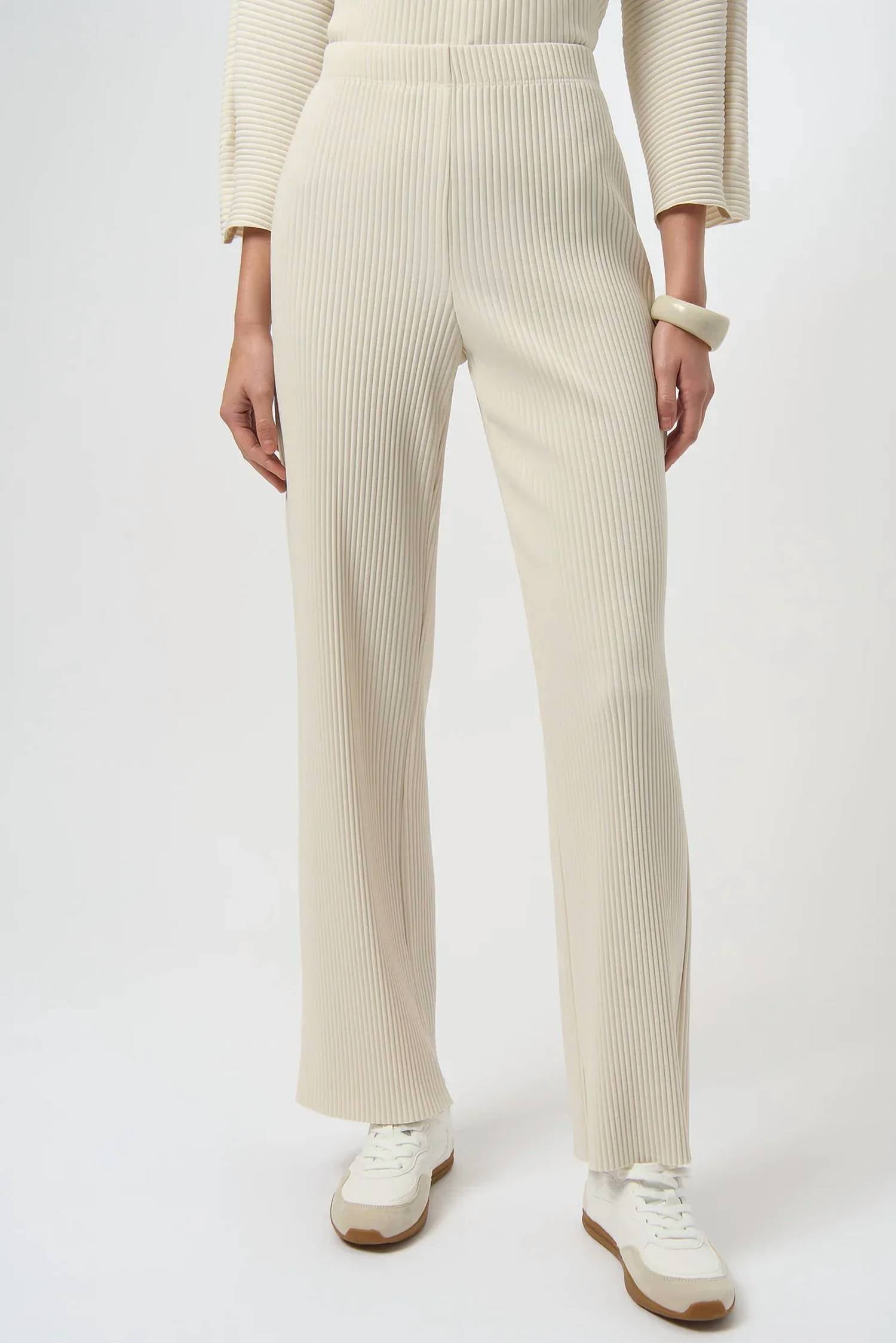 Pantalón de pierna ancha con pliegues
