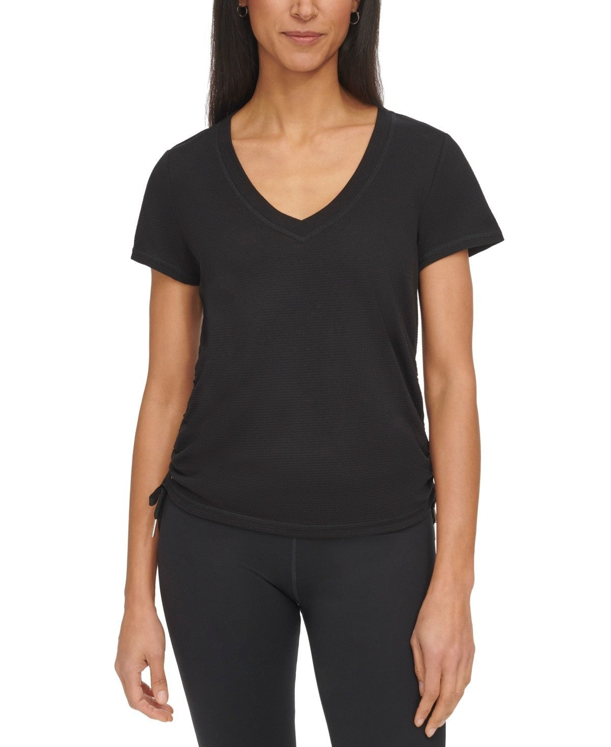 Camiseta de mujer con cuello en V color negro
