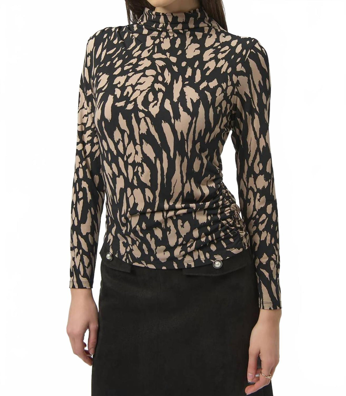 Top con cuello alto color negro