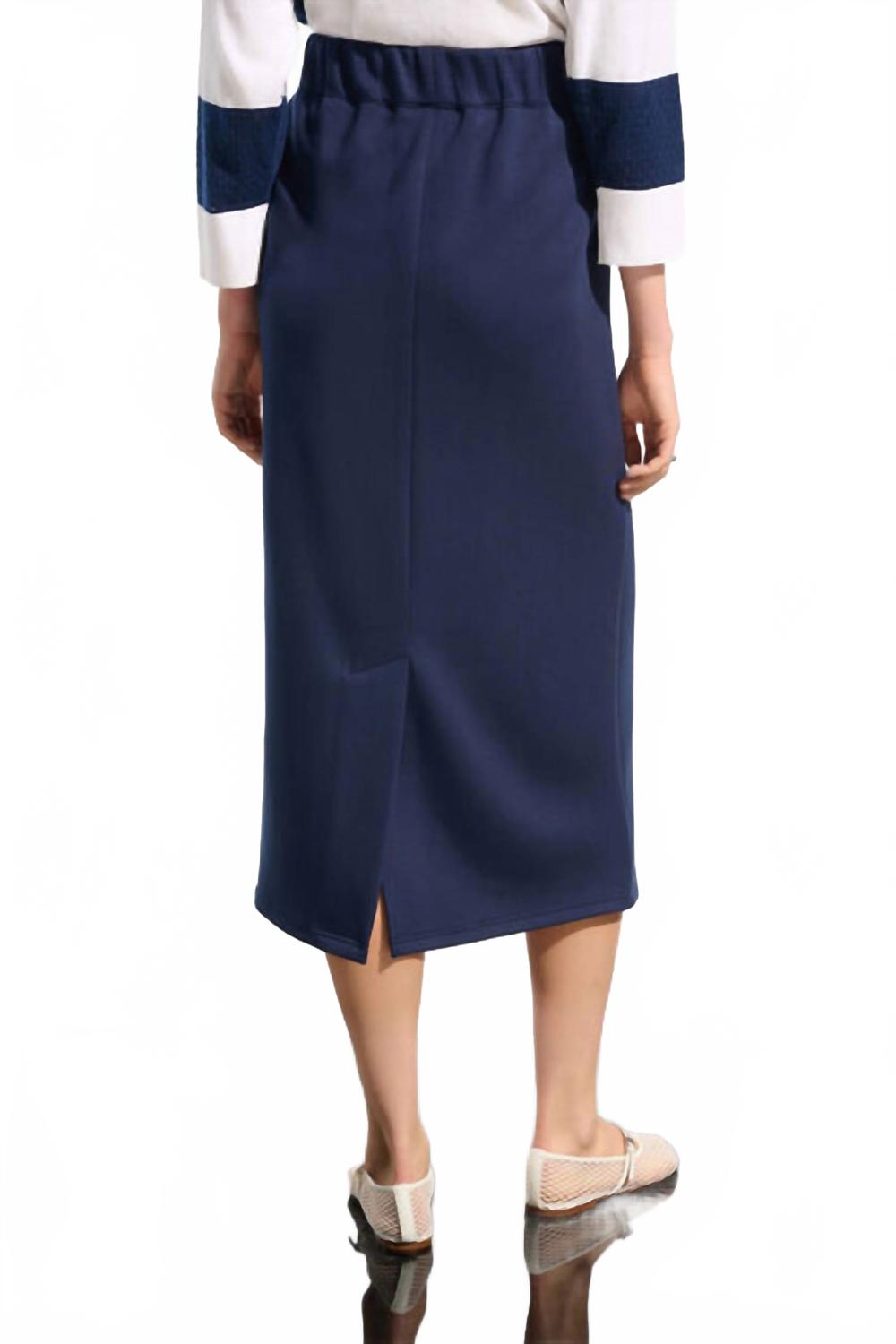Falda midi color azul marino
