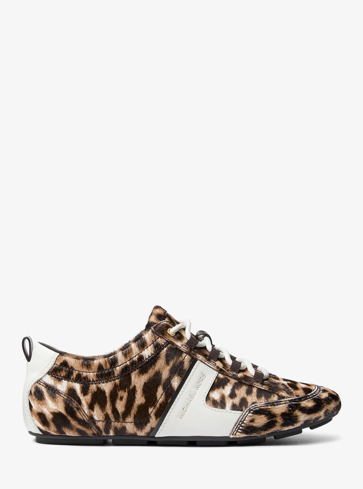 Tenis con estampado animal