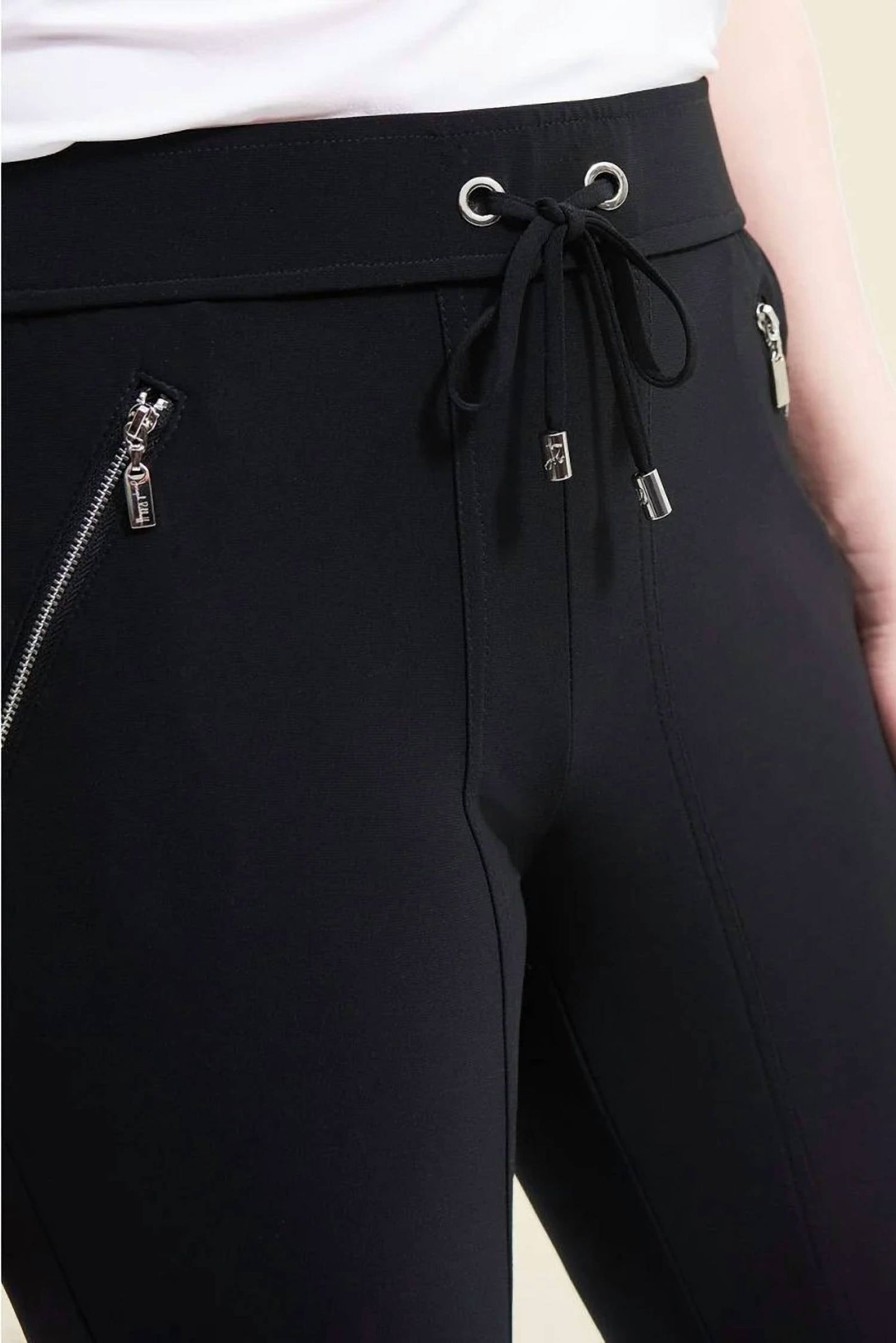 Pantalón deportivo color negro