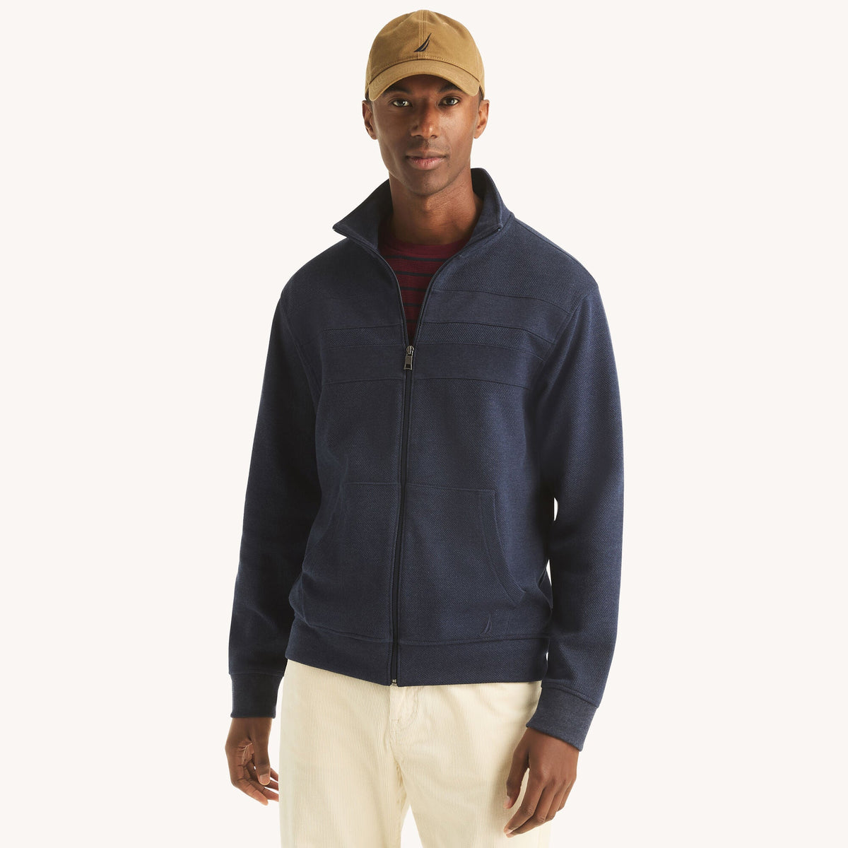 Buzo de hombre con cuello alto