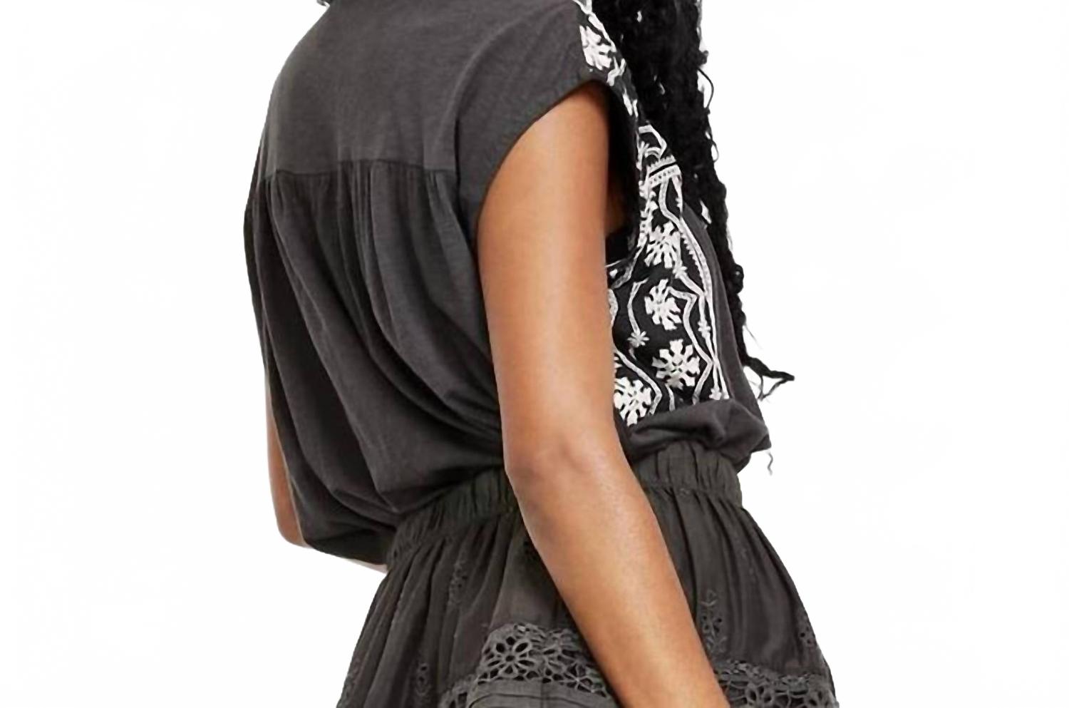 Blusa sin mangas color negro