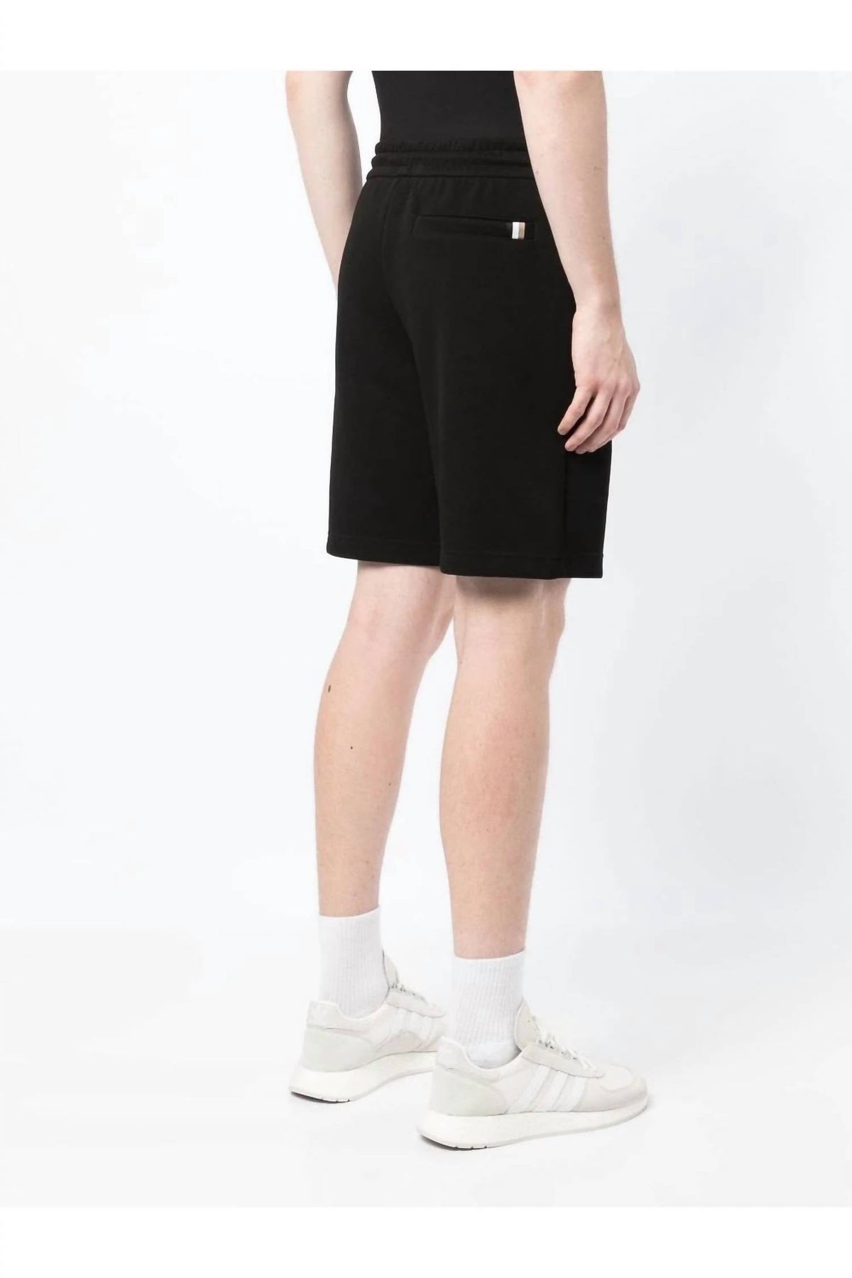 Short de hombre color negro