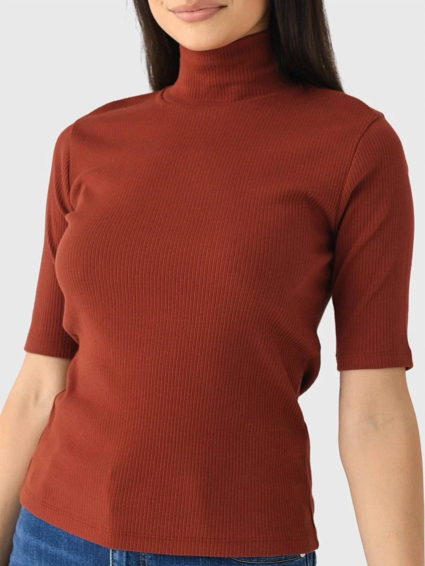 Top con cuello alto
