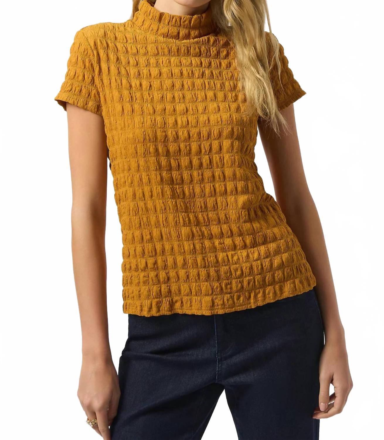 Short con cuello alto