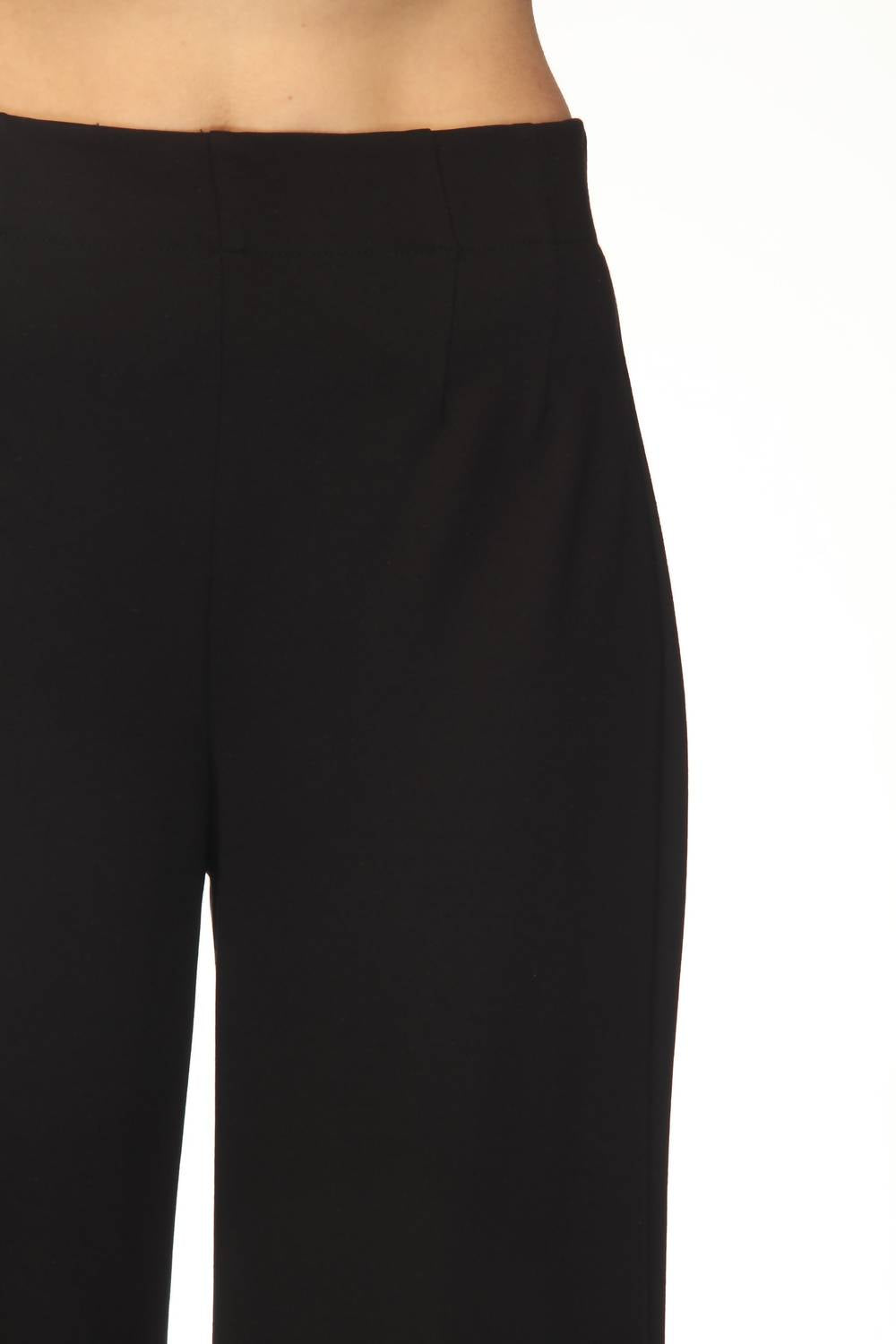 Pantalón de pierna ancha color negro