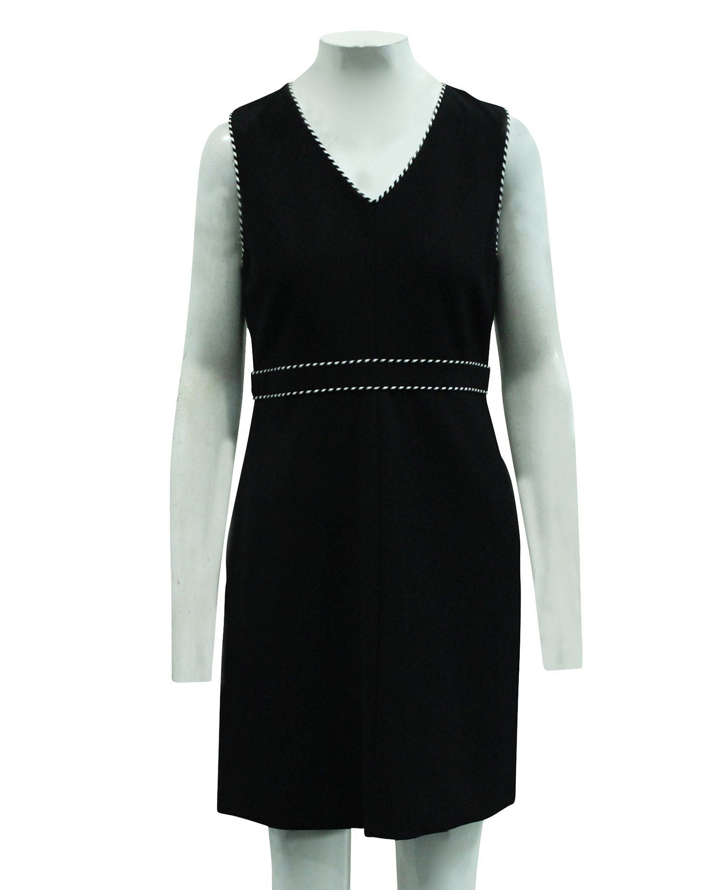 Vestido con cuello en V color negro